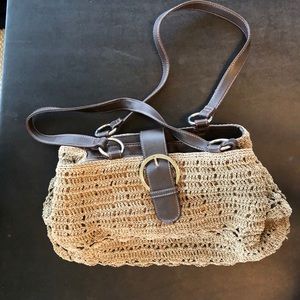 Women’s purse- 3 sections w/ zipper closing & snap